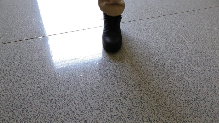 anti static floors reduce dust