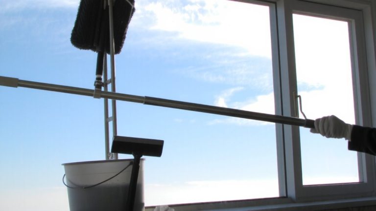 best way clean outside windows
