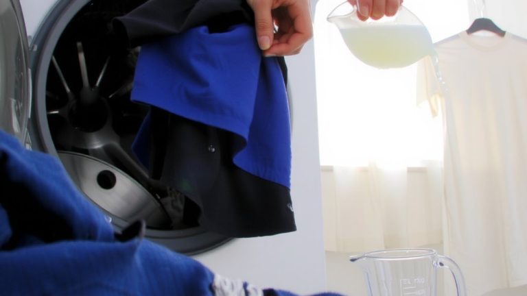 choose odor resistant detergent for synthetics