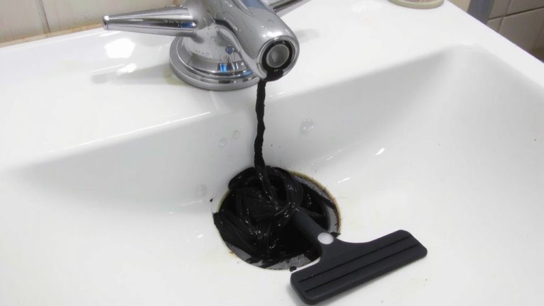 drain strainer prevents clogs