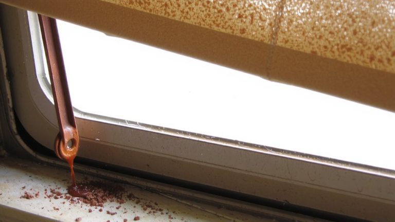 magnetic corrosion releases nanoparticles