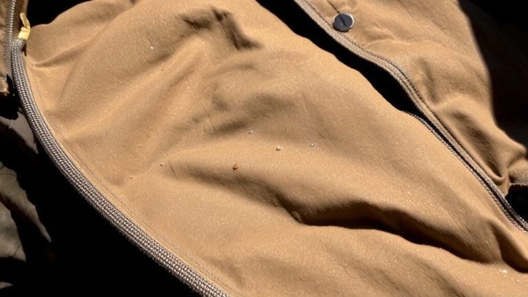 synthetic insulation retains odors