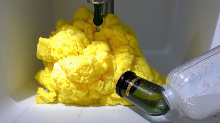 toxic chloramine gas forms